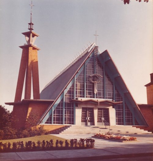 Kristaus atsimainymo bažnyčia, Maspeth, Queens, New York City, 1962, architektas Jonas Mulokas, iš Mulokų šeimos archyvo.